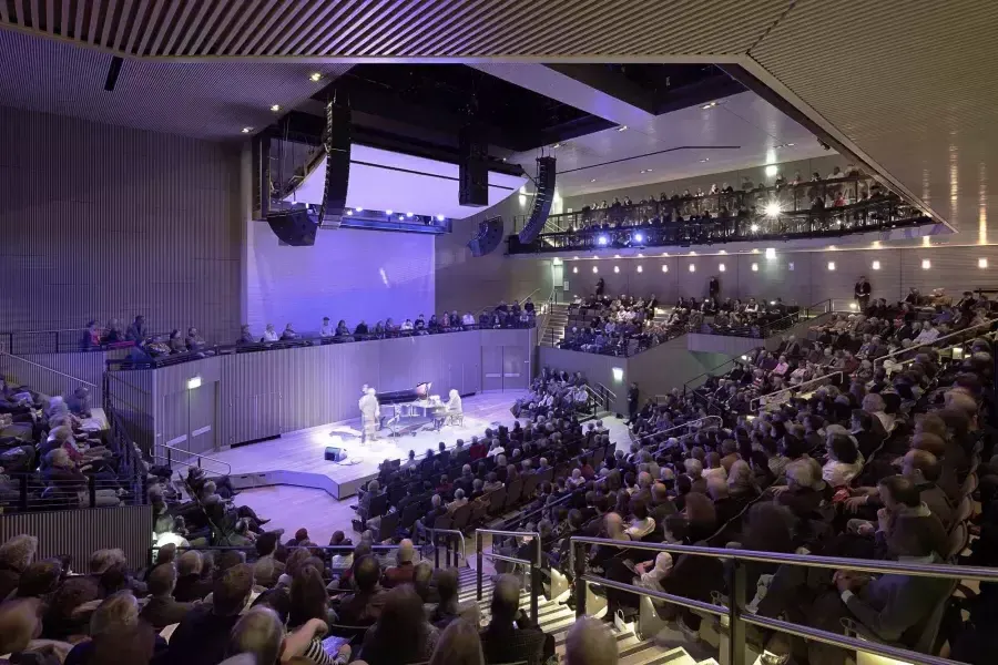 Vista interna de um concerto no SF Jazz