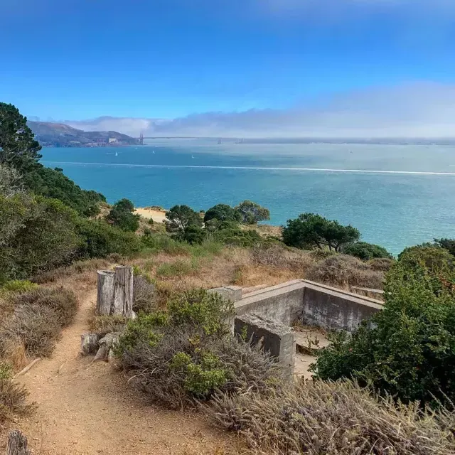 Acampamento no Angel Island State Park, com vista para a Baía de São Francisco e Golden Gate Bridge